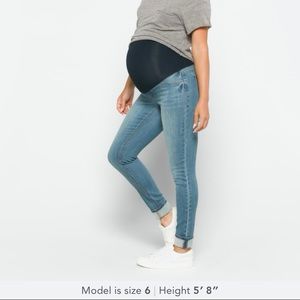 NEW maternity jeans with tags. Size 6.